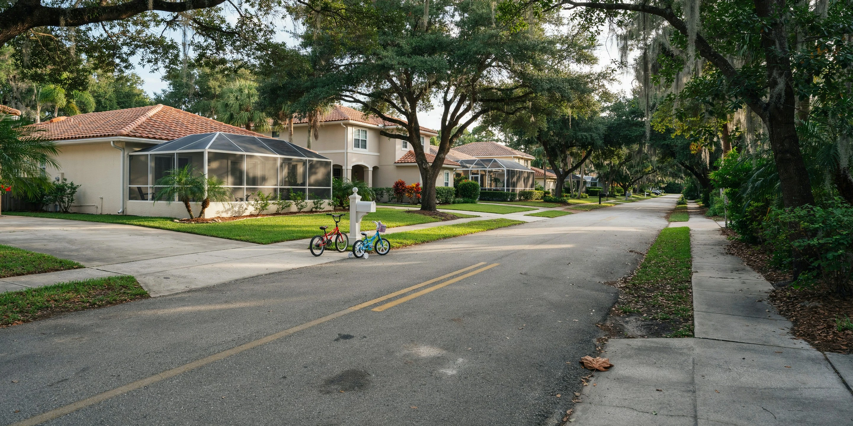 Street of screened homes in Kensington Park, Sarasota, FL